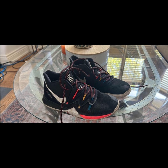 Nike Kyrie - Picture 7 of 8